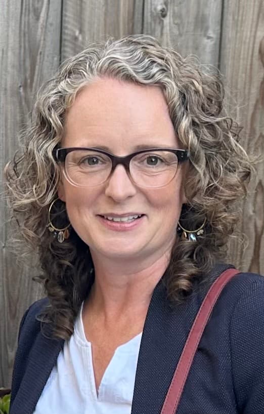 Headshot of Lucy Barter